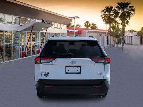 Used 2025 Toyota RAV4 XLE AWD/4WD image 4