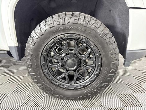 Used 2022 GMC Sierra 2500 AT4 w/ AT4 Preferred Package AWD/4WD image 12