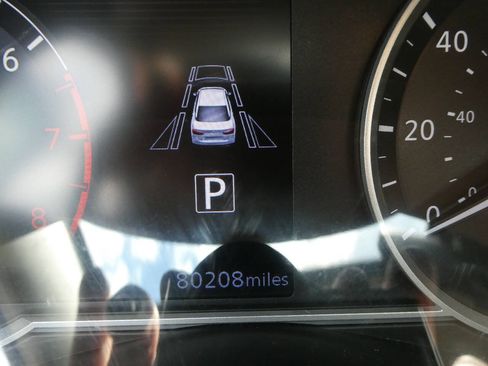 Used 2021 Nissan Versa SV FWD image 15