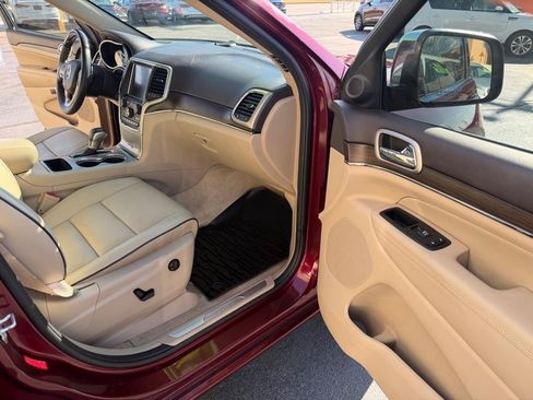 Used 2017 Jeep Grand Cherokee Overland RWD image 22