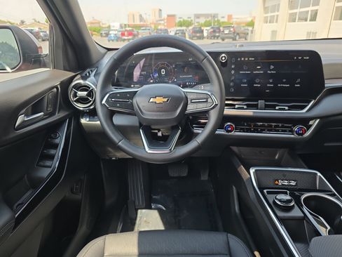 Used 2026 Chevrolet Equinox LT w/ Convenience Package II AWD/4WD image 12
