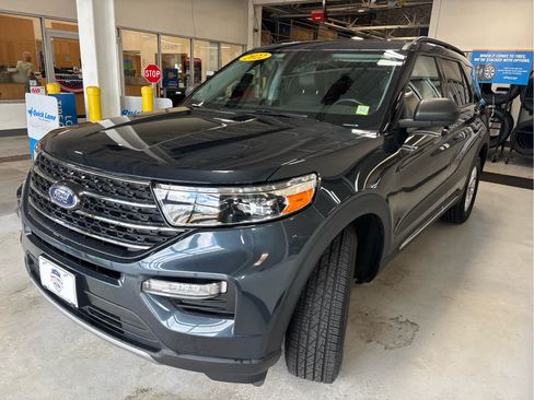 Used 2022 Ford Explorer XLT w/ Equipment Group 202A AWD/4WD image 4