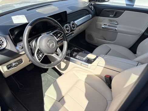 Used 2021 Mercedes-Benz GLB 250 4MATIC w/ Premium Package image 6