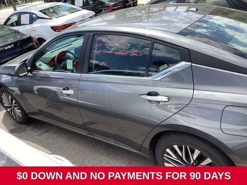 Used 2025 Nissan Altima 2.5 SV FWD image 3