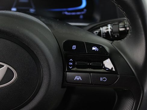 Used 2025 Hyundai Elantra Sport FWD image 9