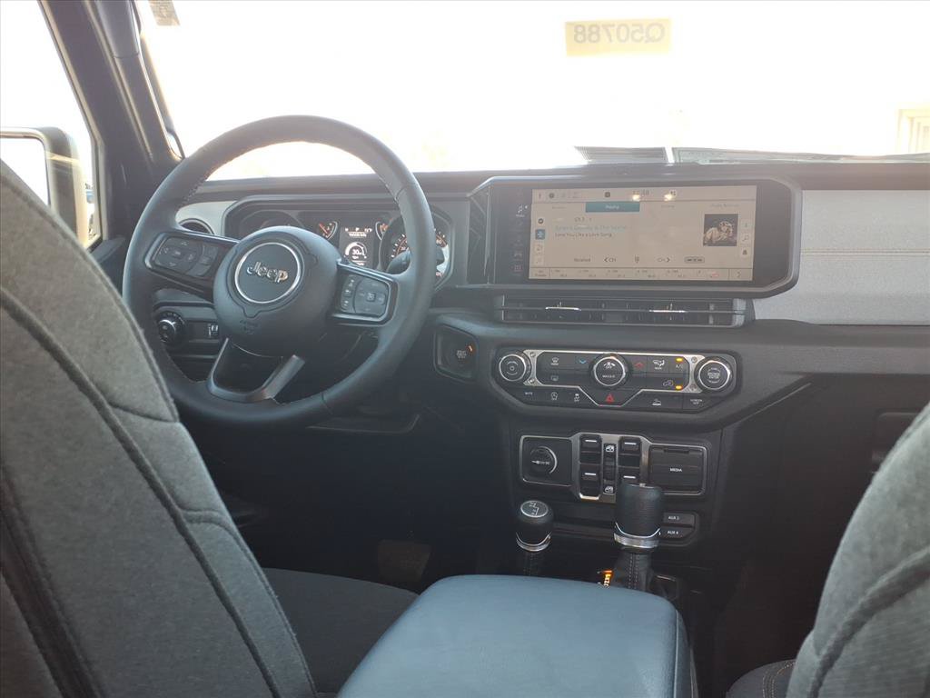 Used 2025 Jeep Gladiator Sport AWD/4WD image 10