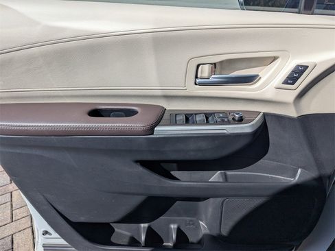 Used 2024 Toyota Sienna Platinum image 29