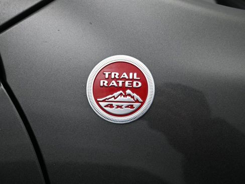 Used 2021 Jeep Cherokee Trailhawk image 6