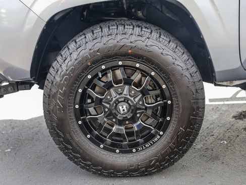 Used 2018 Toyota Tacoma SR image 26