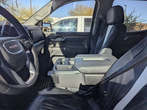 Certified 2025 GMC Sierra 1500 SLE image 9