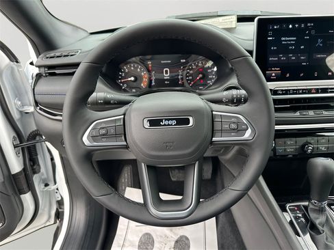 New 2026 Jeep Compass Latitude image 19