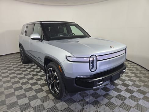 Used 2024 Rivian R1S Adventure AWD/4WD image 7