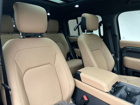 New 2026 Land Rover Defender 130 X-Dynamic SE image 6