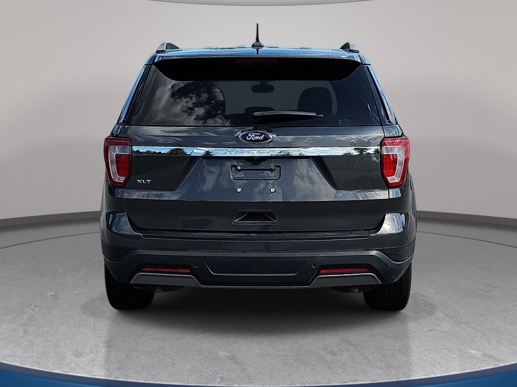 Used 2019 Ford Explorer XLT w/ Equipment Group 201A FWD image 6