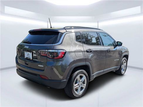 Used 2023 Jeep Compass Latitude w/ Convenience Group AWD/4WD image 3