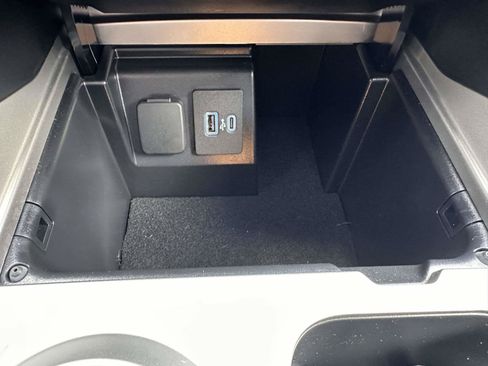 Used 2023 Ford Explorer XLT w/ Equipment Group 202A AWD/4WD image 27