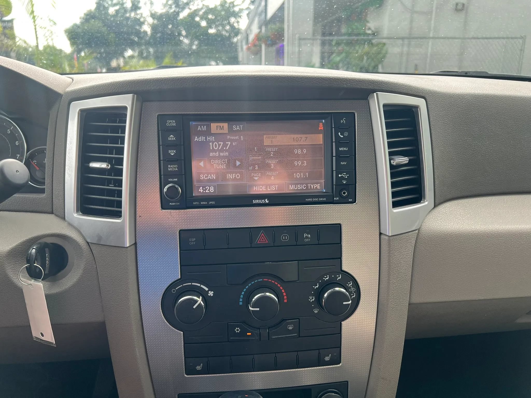 Used 2008 Jeep Grand Cherokee Laredo RWD image 10