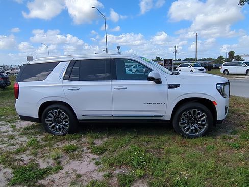 Used 2023 GMC Yukon Denali Ultimate AWD/4WD image 3