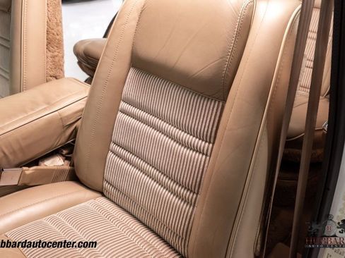 Used 1991 Jeep Grand Wagoneer 4dr Wagon 4WD image 18