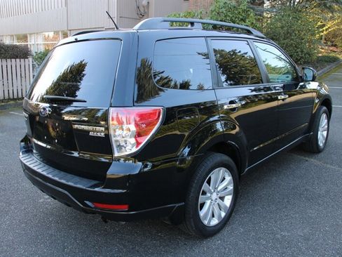 Used 2011 Subaru Forester 2.5X Premium w/ All-Weather Pkg image 3