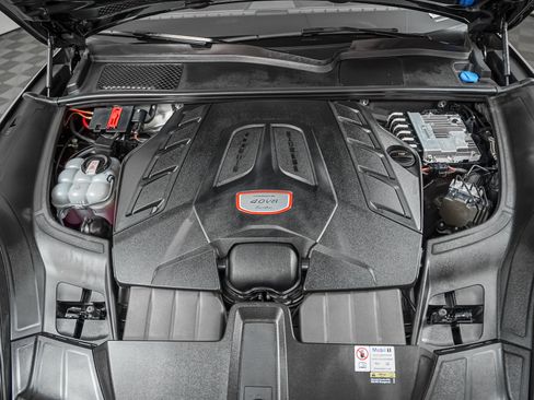 Certified 2023 Porsche Cayenne Turbo AWD/4WD image 13