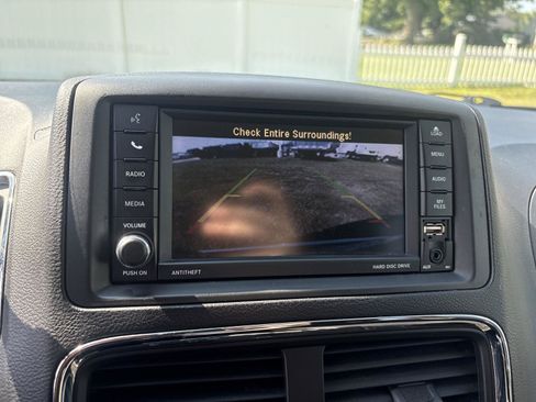 Used 2018 Dodge Grand Caravan SE FWD image 21