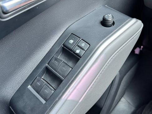 Used 2021 Toyota Highlander XLE AWD/4WD image 33