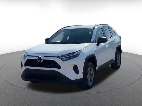 Used 2025 Toyota RAV4 LE image 7