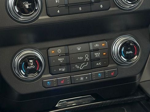 Used 2020 Ford F250 Platinum w/ FX4 Off-Road Package AWD/4WD image 16