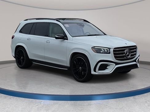 Used 2024 Mercedes-Benz GLS 450 4MATIC image 3