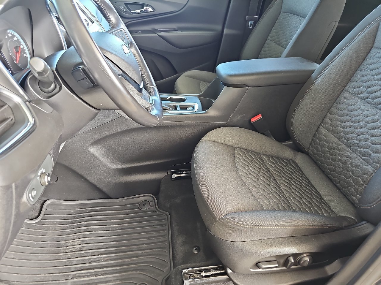 Used 2018 Chevrolet Equinox LT AWD/4WD image 19