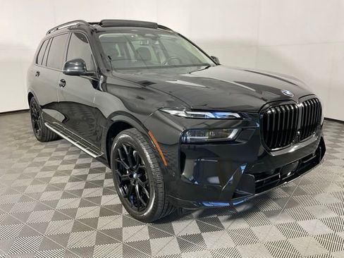 Used 2023 BMW X7 xDrive40i w/ Premium Package AWD/4WD image 3