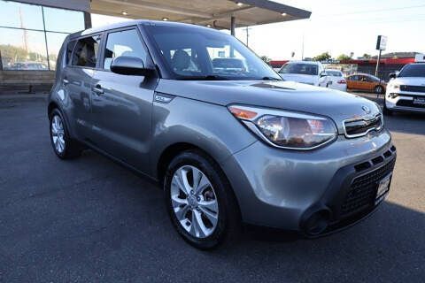 Used 2015 Kia Soul + FWD image 19