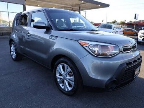 Used 2015 Kia Soul + FWD image 19