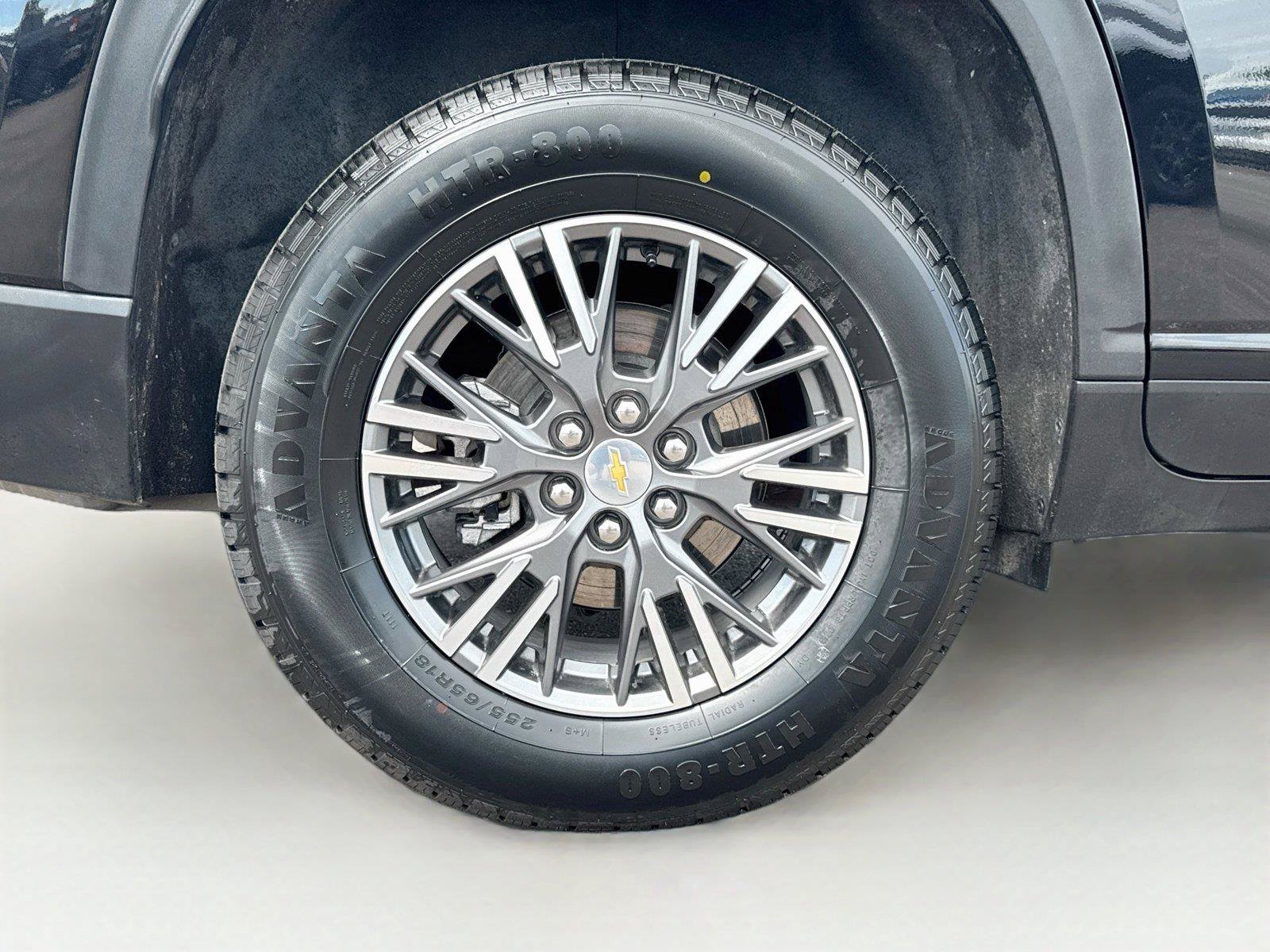 Used 2025 Chevrolet Traverse LT FWD image 34