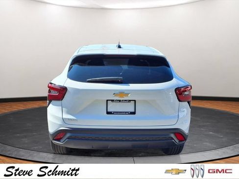 New 2026 Chevrolet Trax LS w/ LS Convenience Package FWD image 21