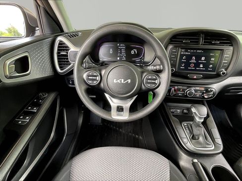 Used 2023 Kia Soul LX FWD image 8