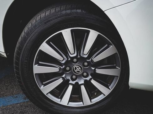 Used 2020 Toyota Sienna XLE AWD/4WD image 29