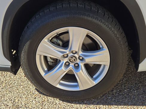 Used 2023 Toyota Highlander LE image 11