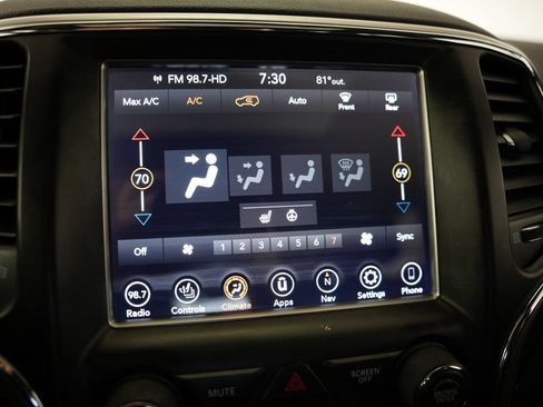 Used 2018 Jeep Grand Cherokee Altitude AWD/4WD image 17