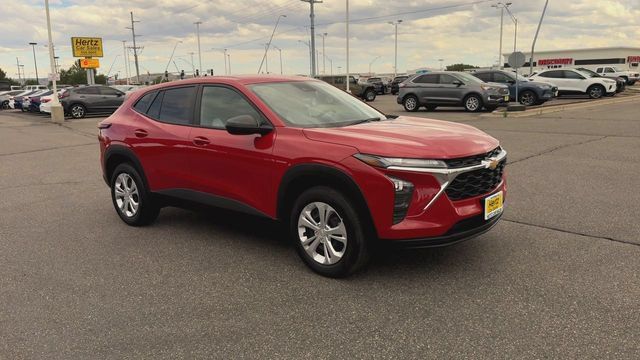 Used 2026 Chevrolet Trax LS FWD image 2