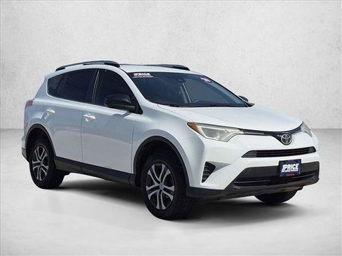 Used 2018 Toyota RAV4 LE FWD image 3