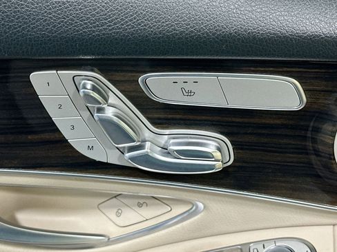 Used 2021 Mercedes-Benz GLC 300 4MATIC w/ Multimedia Package image 17