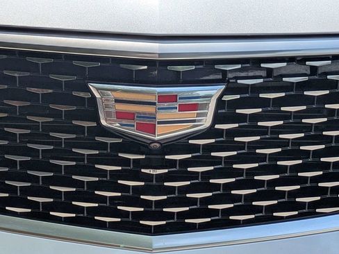 Certified 2024 Cadillac XT6 Premium Luxury w/ Technology Package FWD image 12