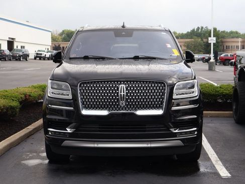 Used 2019 Lincoln Navigator Reserve AWD/4WD image 2