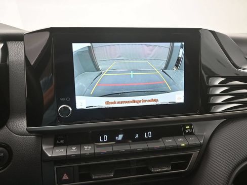 Used 2025 Toyota Camry SE FWD image 4