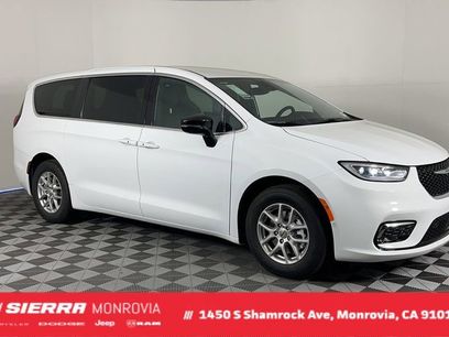 New 2025 Chrysler Pacifica Select