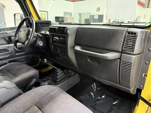 Used 2002 Jeep Wrangler SE AWD/4WD image 15