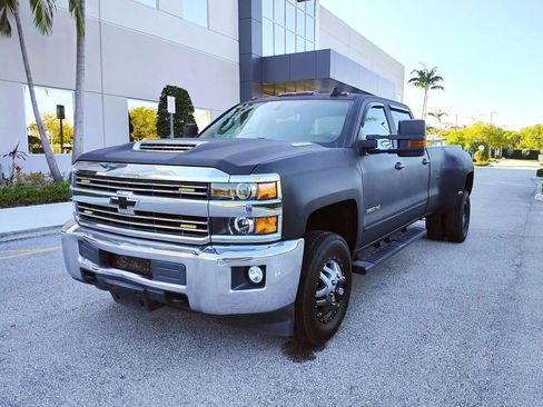 Used 2018 Chevrolet Silverado 3500 LT w/ LT Convenience Package image 2