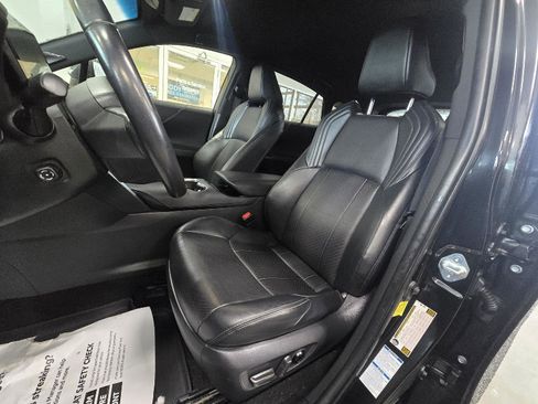 Used 2021 Toyota Venza XLE w/ Softex Package image 12